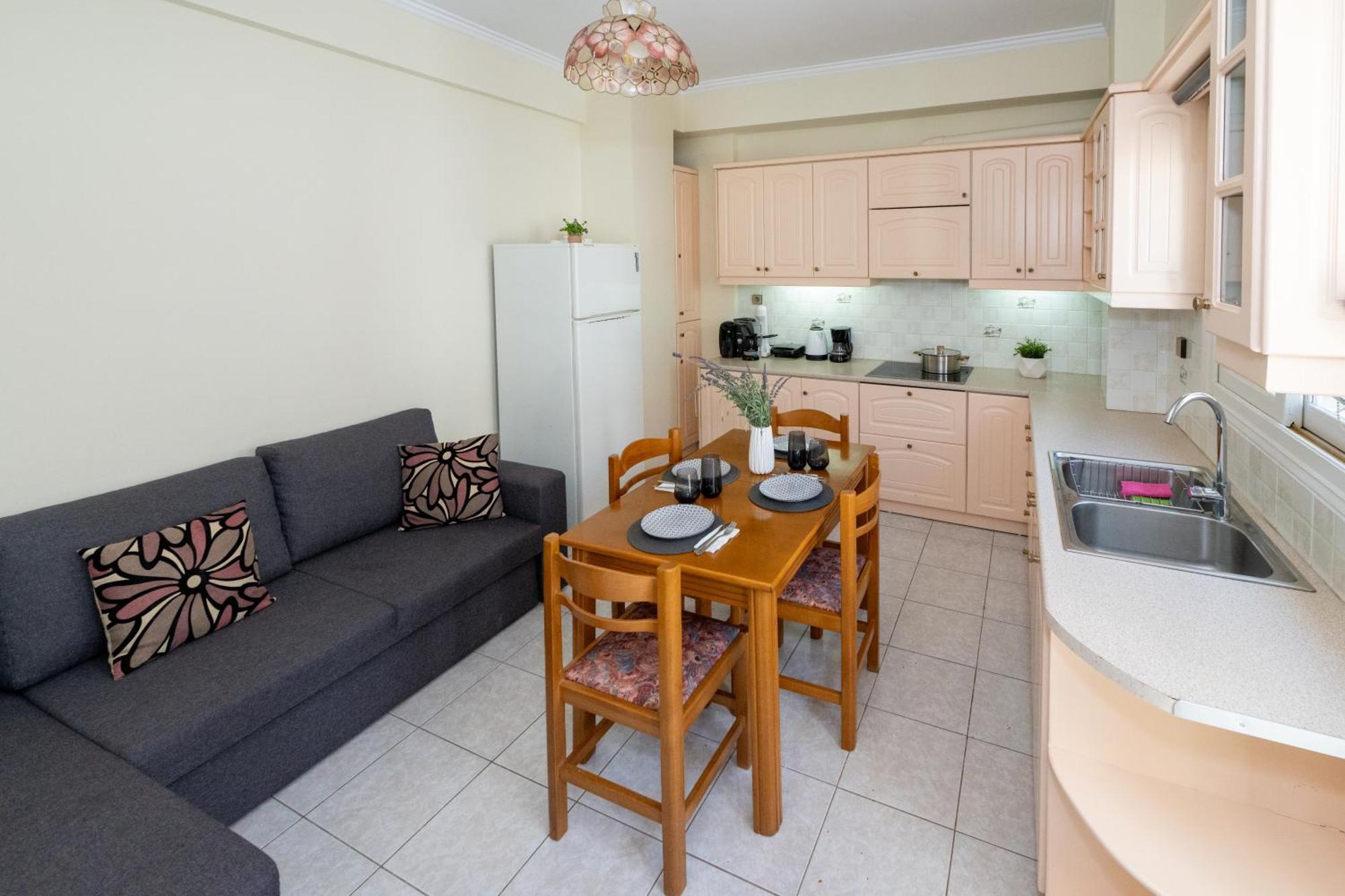 Mando Patrasso - Classical Apartment In The Center Of Patras With Free Parking Екстер'єр фото
