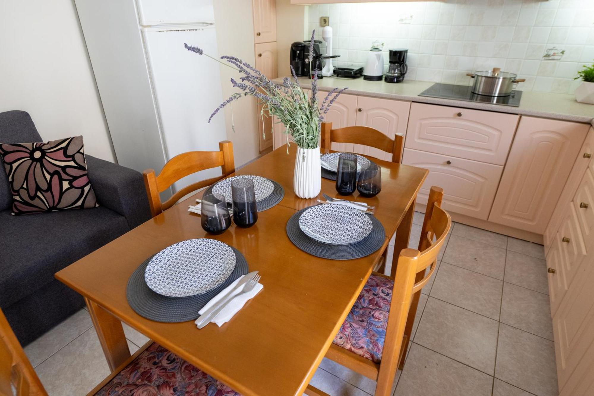 Mando Patrasso - Classical Apartment In The Center Of Patras With Free Parking Екстер'єр фото