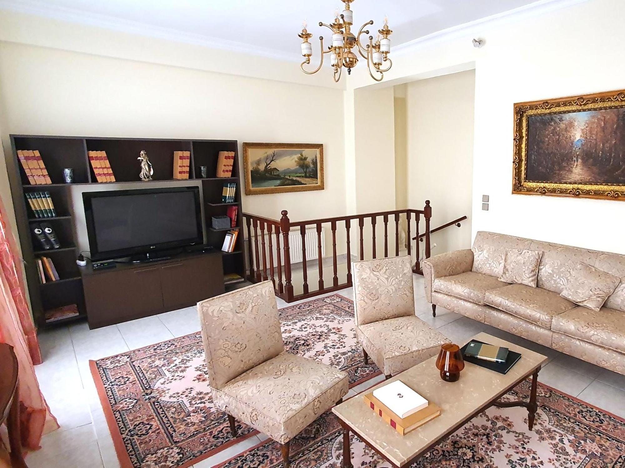 Mando Patrasso - Classical Apartment In The Center Of Patras With Free Parking Екстер'єр фото