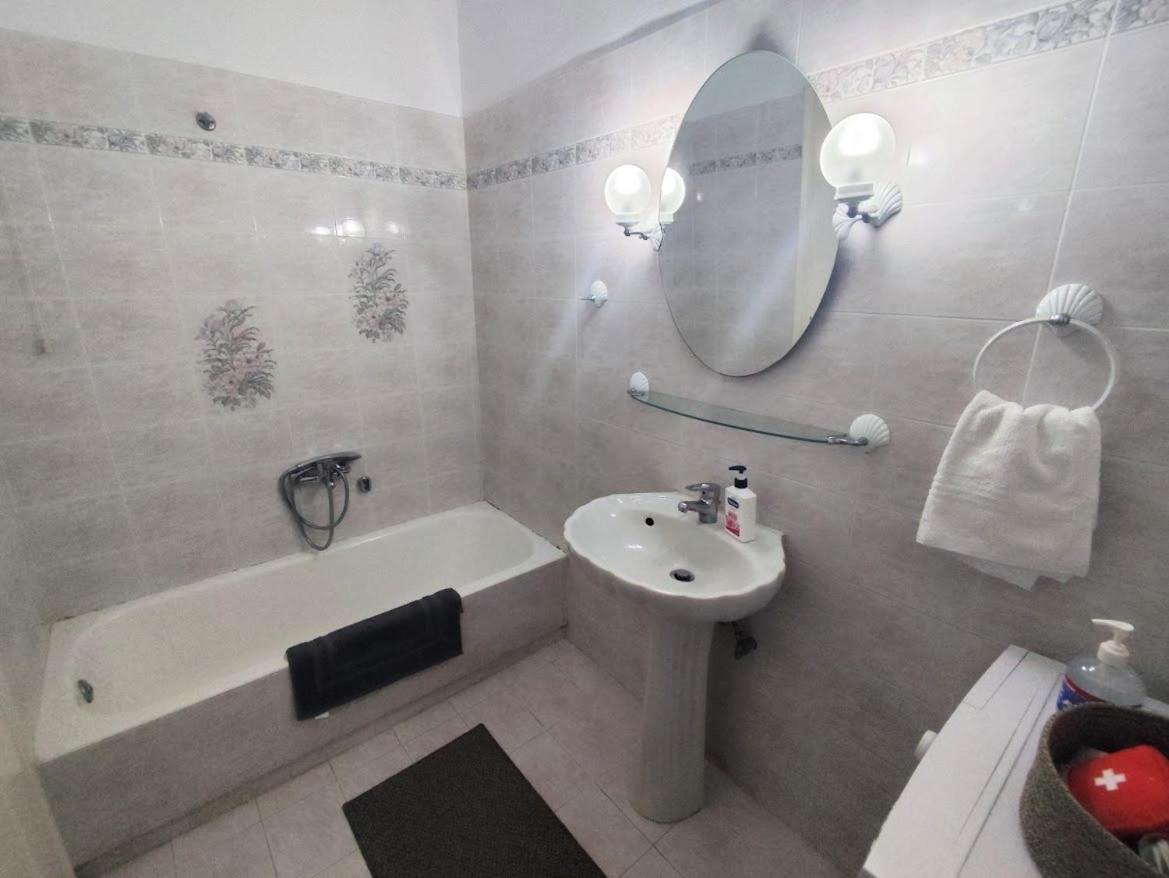 Mando Patrasso - Classical Apartment In The Center Of Patras With Free Parking Екстер'єр фото
