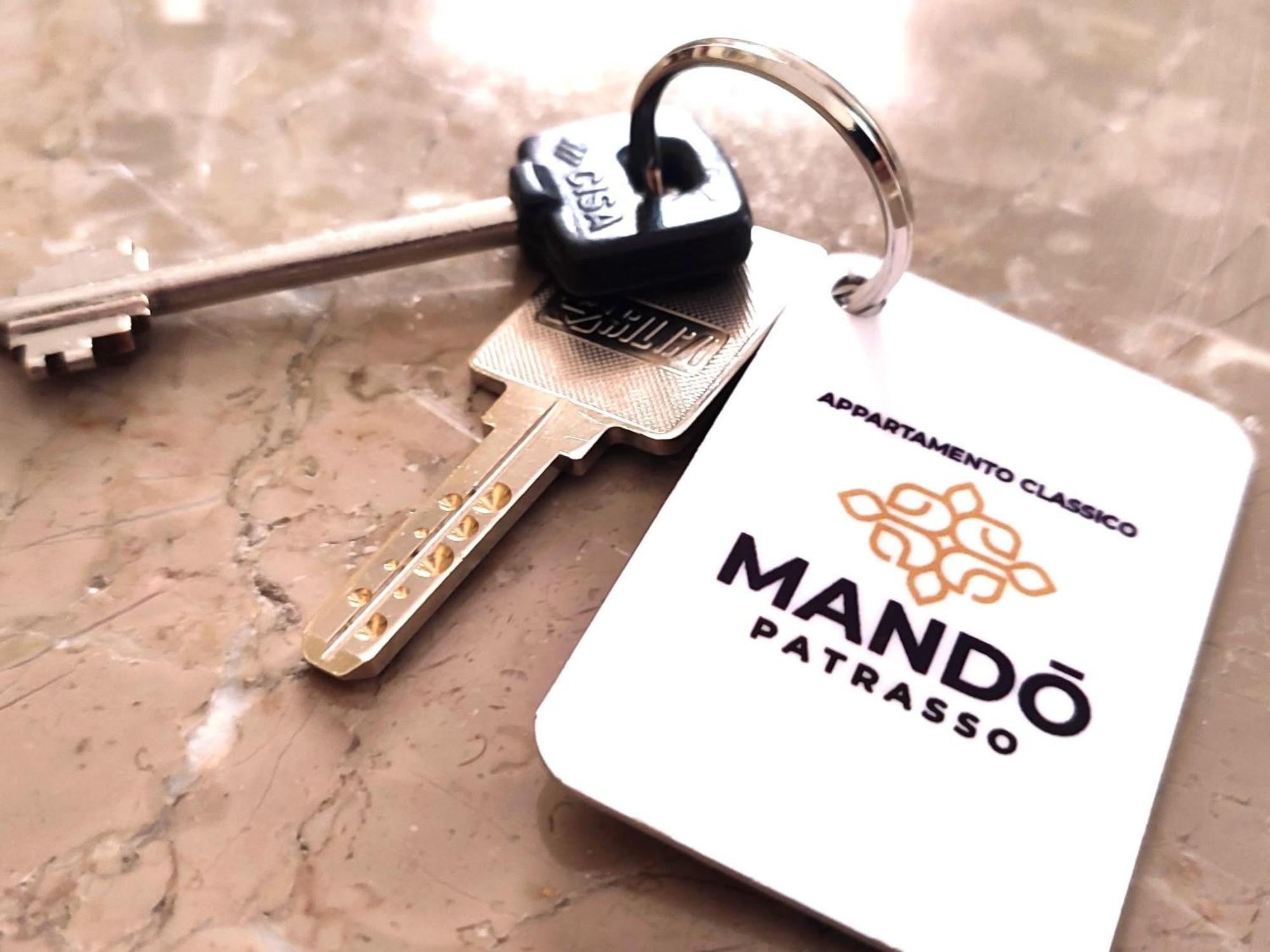 Mando Patrasso - Classical Apartment In The Center Of Patras With Free Parking Екстер'єр фото