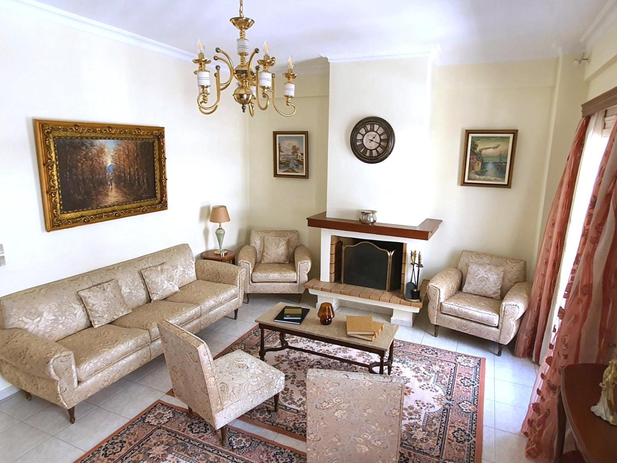 Mando Patrasso - Classical Apartment In The Center Of Patras With Free Parking Екстер'єр фото
