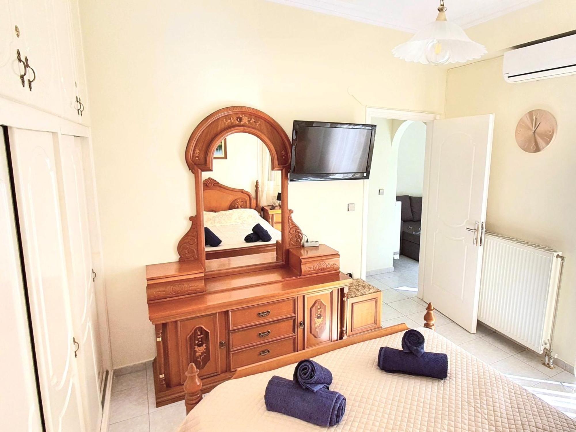 Mando Patrasso - Classical Apartment In The Center Of Patras With Free Parking Екстер'єр фото